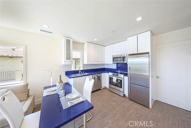 376 Cliff Drive E, Laguna Beach, CA 92651