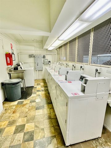 1516 Ward Avenue 203, Honolulu, HI 96822