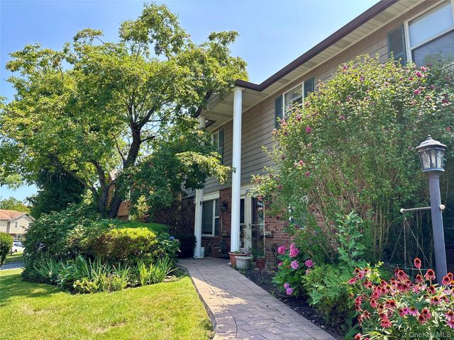17 Alex Lane, Glen Cove, NY 11542