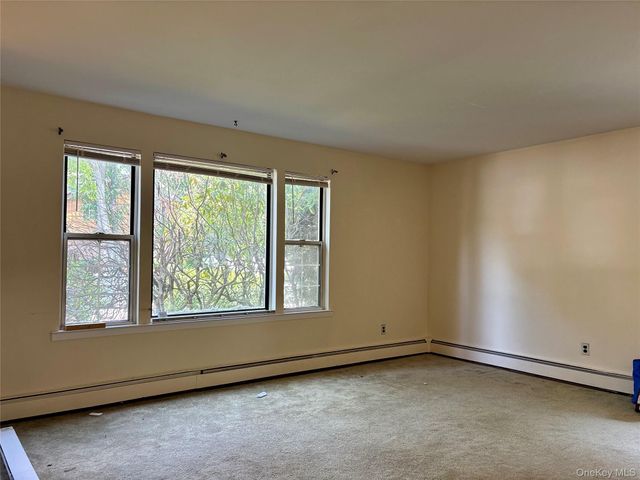 17 Alex Lane, Glen Cove, NY 11542