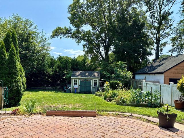 17 Alex Lane, Glen Cove, NY 11542