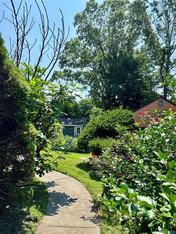 17 Alex Lane, Glen Cove, NY 11542