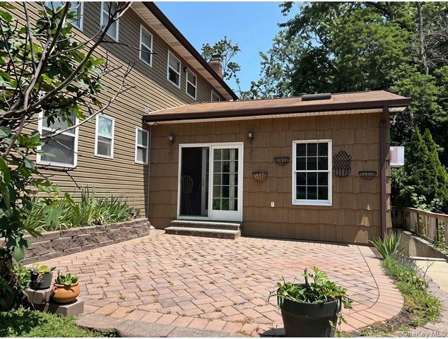 17 Alex Lane, Glen Cove, NY 11542
