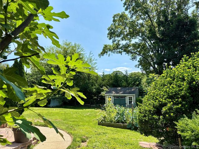 17 Alex Lane, Glen Cove, NY 11542