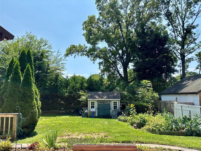 17 Alex Lane, Glen Cove, NY 11542
