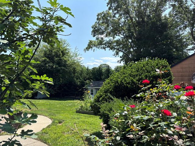 17 Alex Lane, Glen Cove, NY 11542