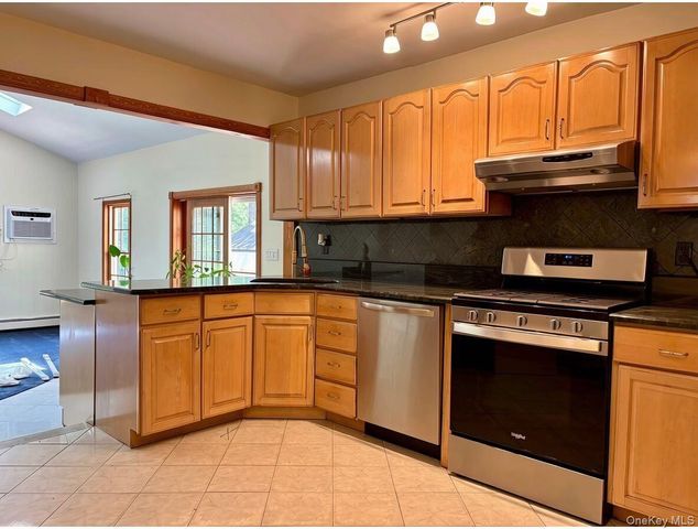17 Alex Lane, Glen Cove, NY 11542