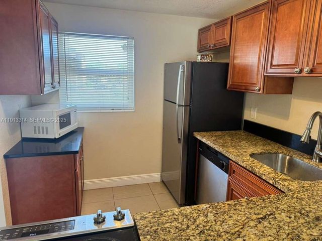 3001 NW 46th Avenue 207, Lauderdale Lakes, FL 33313