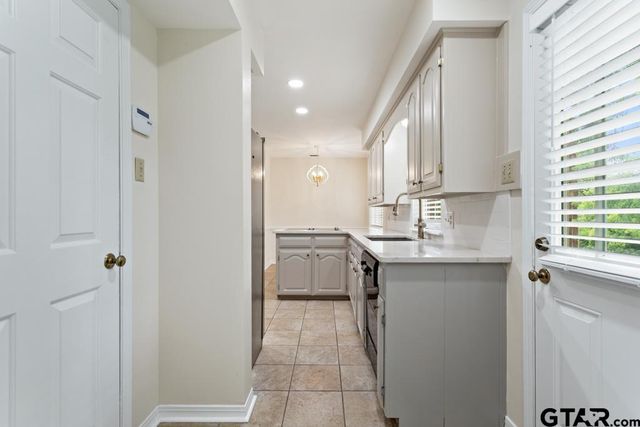 2110 Macbeth, Tyler, TX 75703