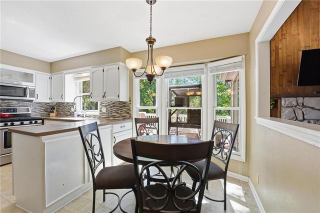 8201 N Oregon Drive, Kansas City, MO 64151