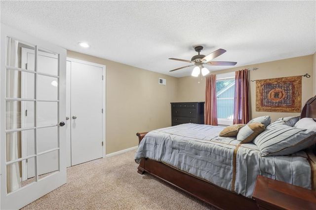 8201 N Oregon Drive, Kansas City, MO 64151