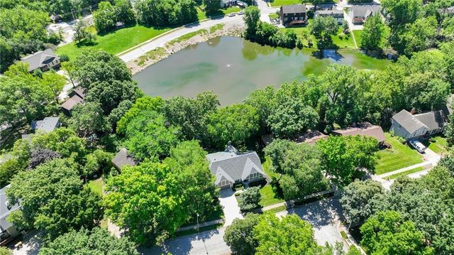 8201 N Oregon Drive, Kansas City, MO 64151
