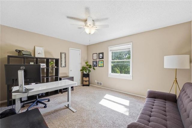 8201 N Oregon Drive, Kansas City, MO 64151