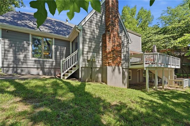 8201 N Oregon Drive, Kansas City, MO 64151