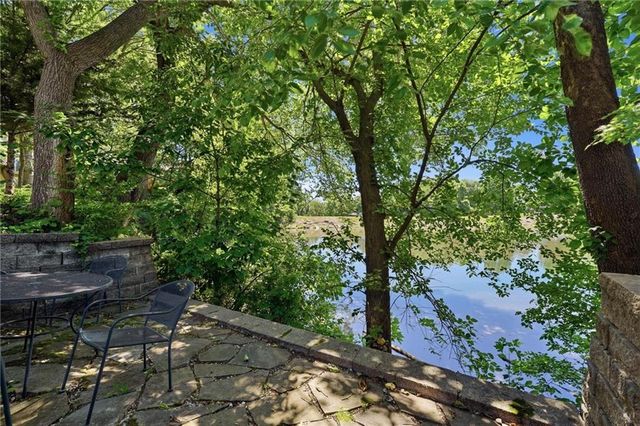 8201 N Oregon Drive, Kansas City, MO 64151