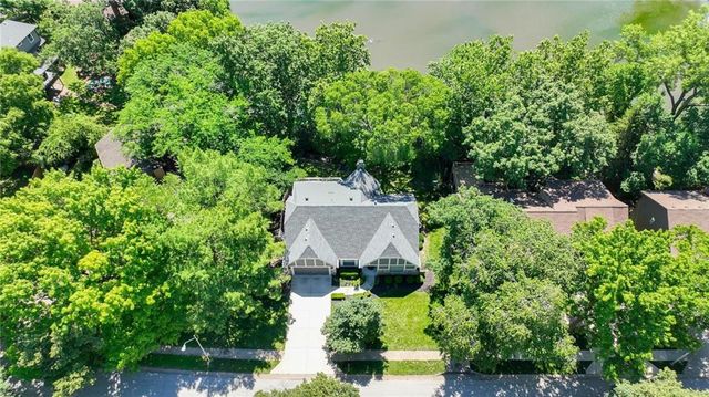 8201 N Oregon Drive, Kansas City, MO 64151