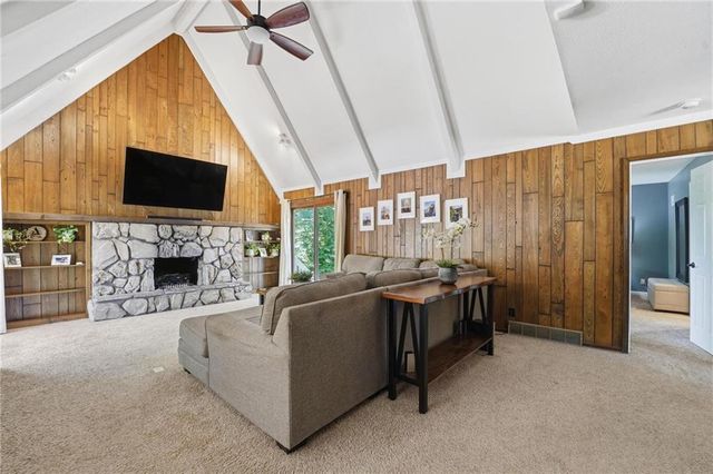 8201 N Oregon Drive, Kansas City, MO 64151