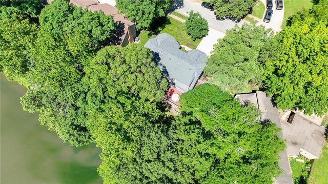 8201 N Oregon Drive, Kansas City, MO 64151
