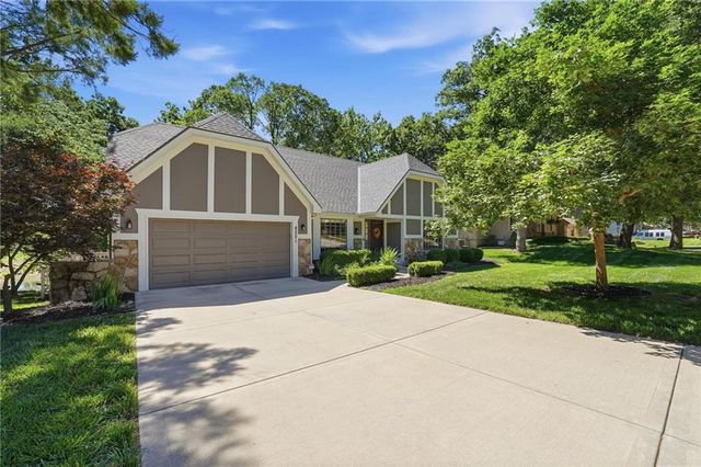 8201 N Oregon Drive, Kansas City, MO 64151