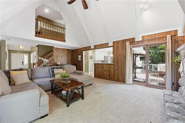 8201 N Oregon Drive, Kansas City, MO 64151