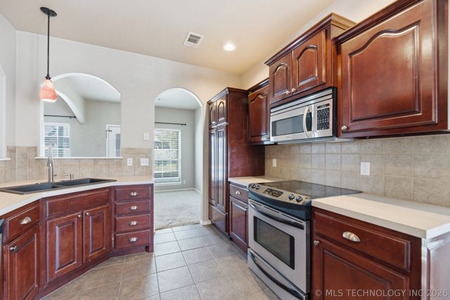 1225 E Canton Street, Broken Arrow, OK 74012