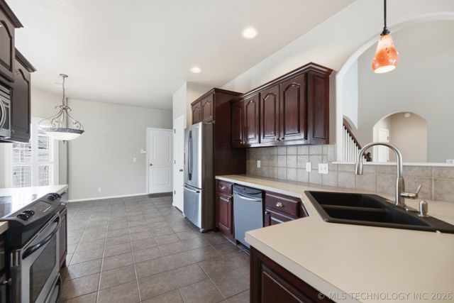 1225 E Canton Street, Broken Arrow, OK 74012