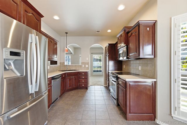 1225 E Canton Street, Broken Arrow, OK 74012