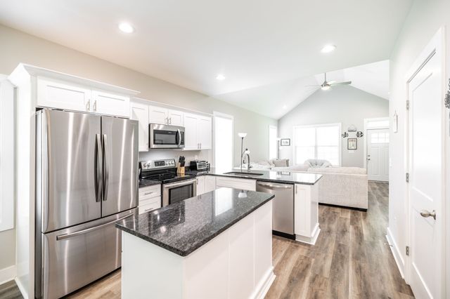 4335 Hawkins Dr, Westmoreland, TN 37186