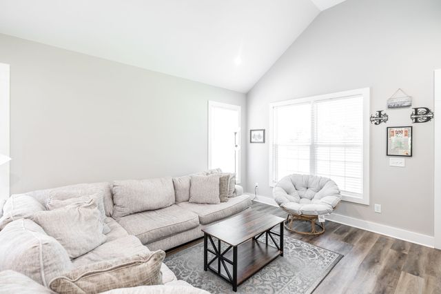 4335 Hawkins Dr, Westmoreland, TN 37186