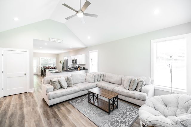 4335 Hawkins Dr, Westmoreland, TN 37186