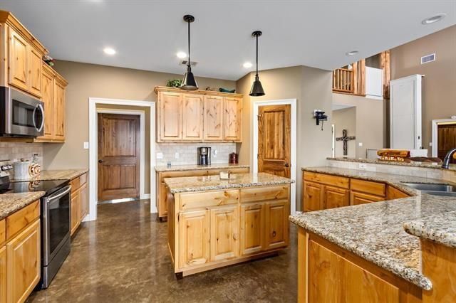 2210 Honey Bear, Orange, TX 77632