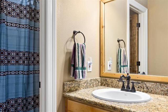 2210 Honey Bear, Orange, TX 77632