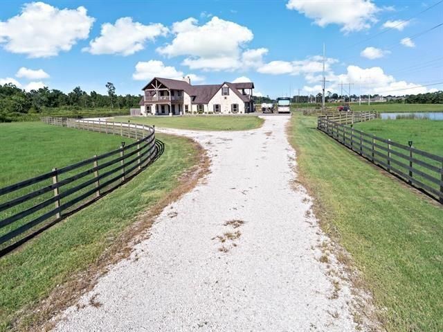 2210 Honey Bear, Orange, TX 77632
