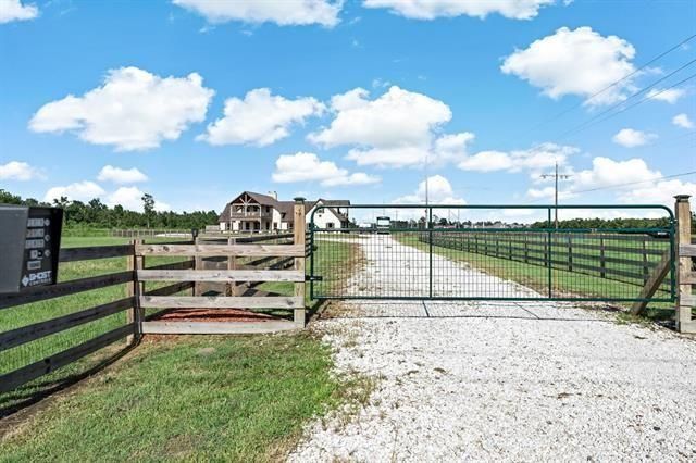 2210 Honey Bear, Orange, TX 77632