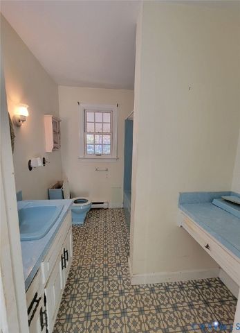 515 18th St, West Point, VA 23181