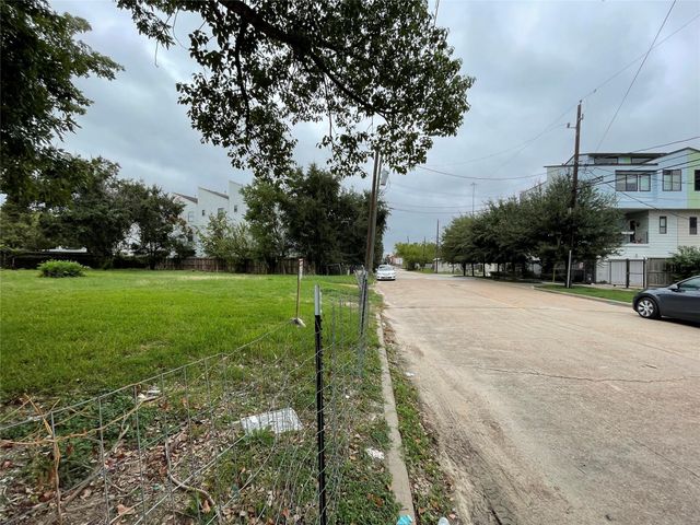 2102, 2106 Tuam Street, Houston, TX 77004
