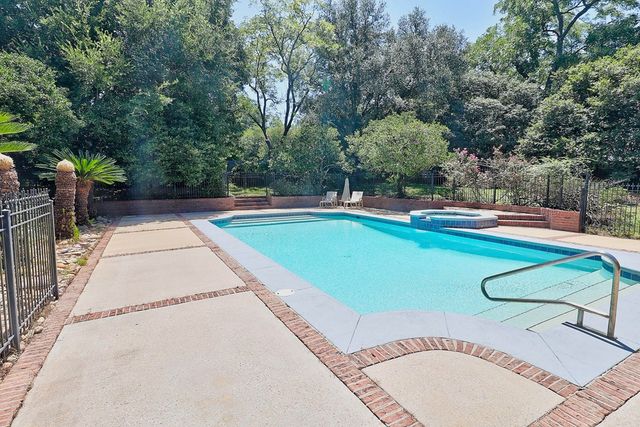 221 Asphodel Drive, Dothan, AL 36303