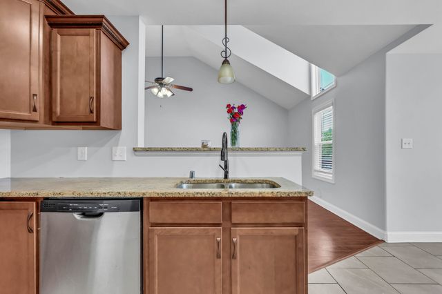 208 Azalea Dr, Oak Grove, KY 42262