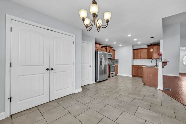 208 Azalea Dr, Oak Grove, KY 42262