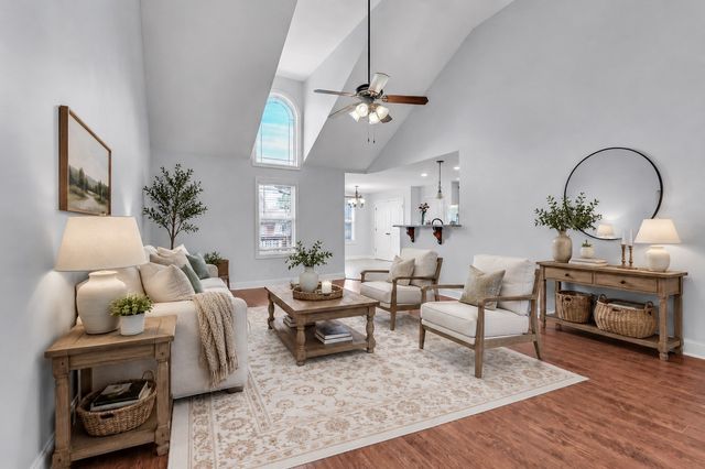 208 Azalea Dr, Oak Grove, KY 42262