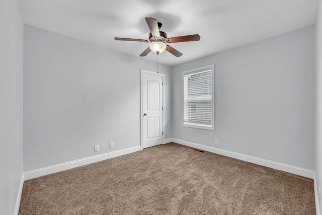 208 Azalea Dr, Oak Grove, KY 42262