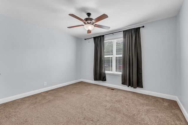 208 Azalea Dr, Oak Grove, KY 42262
