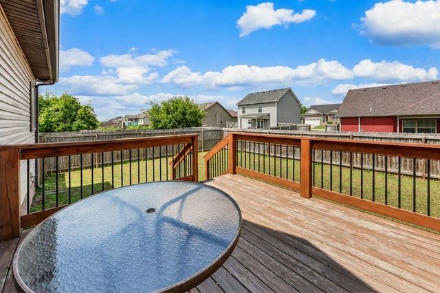 208 Azalea Dr, Oak Grove, KY 42262