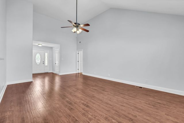 208 Azalea Dr, Oak Grove, KY 42262