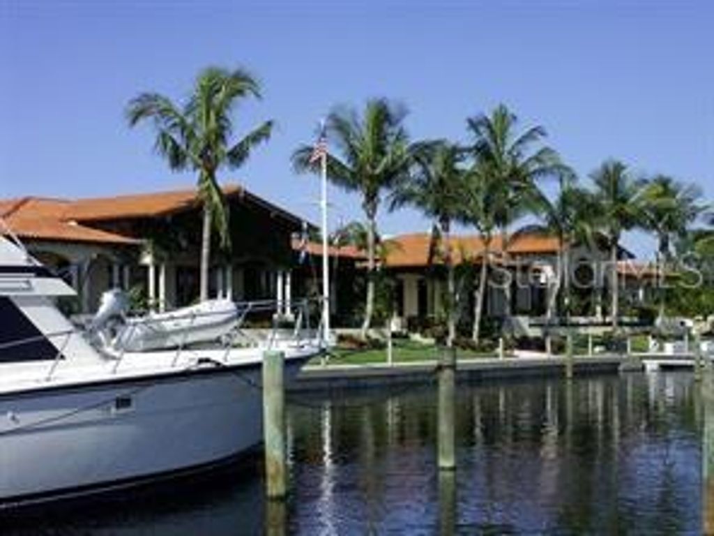Image 11 of property listing at 2800 HARBOURSIDE DRIVE E-12, Longboat Key, FL 34228