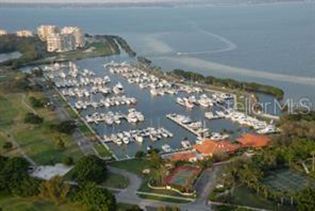 Image 15 of property listing at 2800 HARBOURSIDE DRIVE E-12, Longboat Key, FL 34228
