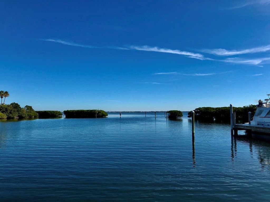 Image 5 of property listing at 2800 HARBOURSIDE DRIVE E-12, Longboat Key, FL 34228