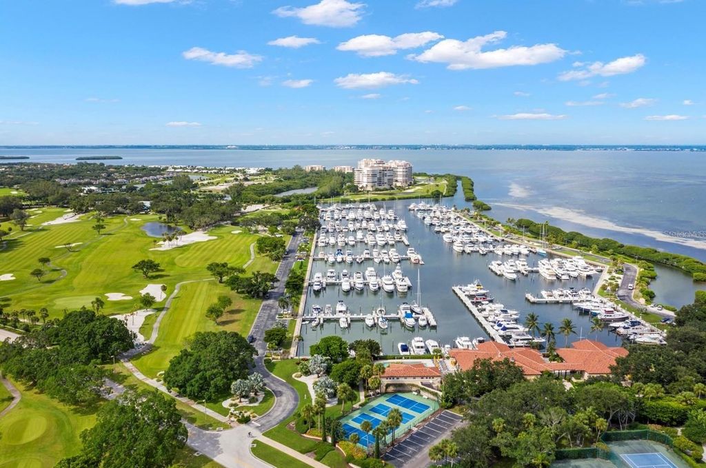 Image 8 of property listing at 2800 HARBOURSIDE DRIVE E-12, Longboat Key, FL 34228