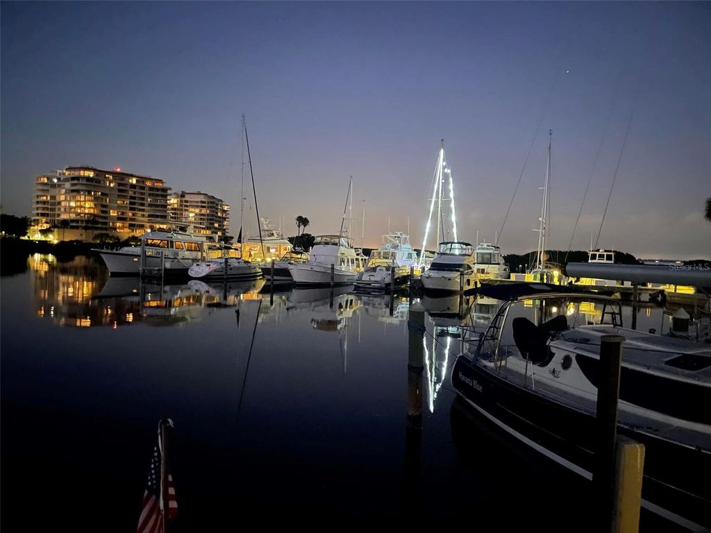 Image 9 of property listing at 2800 HARBOURSIDE DRIVE E-12, Longboat Key, FL 34228