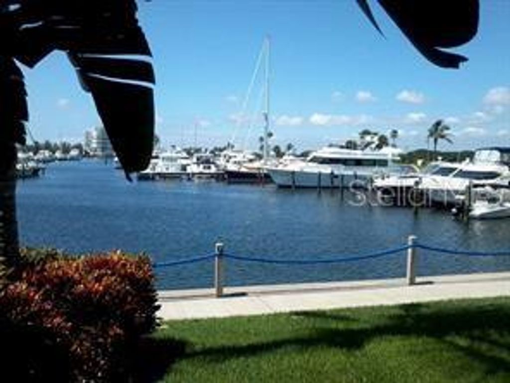 Image 10 of property listing at 2800 HARBOURSIDE DRIVE E-12, Longboat Key, FL 34228